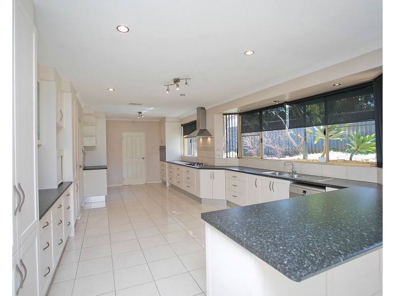 9 Stirling Close, Swan View WA 6056