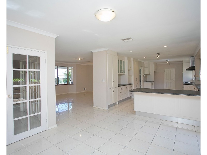 9 Stirling Close, Swan View WA 6056