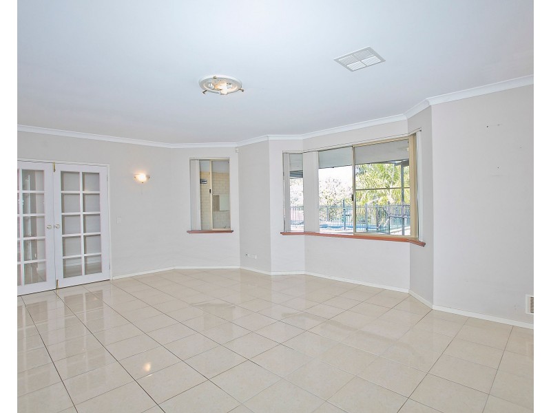 9 Stirling Close, Swan View WA 6056