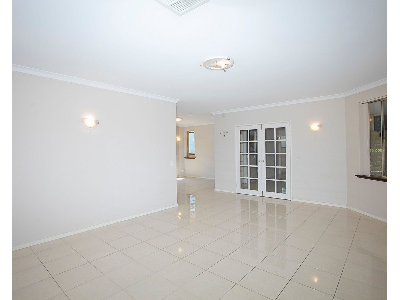 9 Stirling Close, Swan View WA 6056