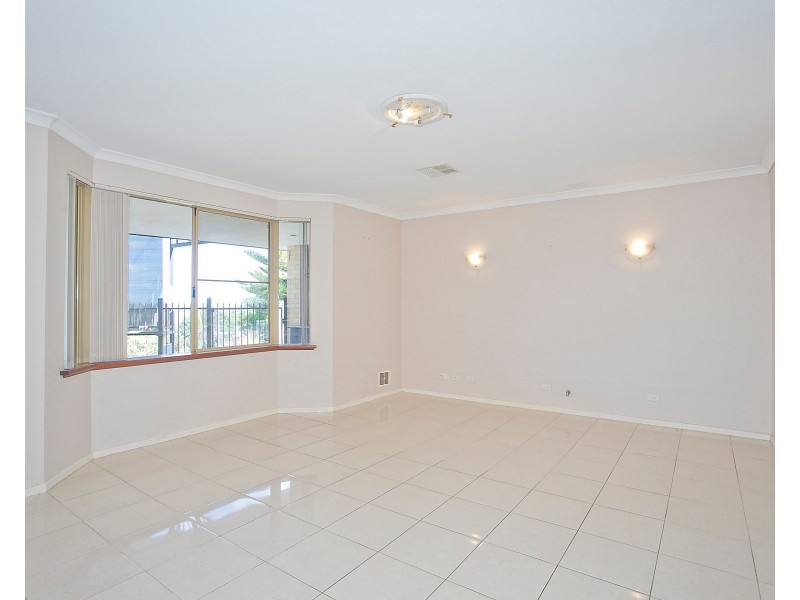 9 Stirling Close, Swan View WA 6056