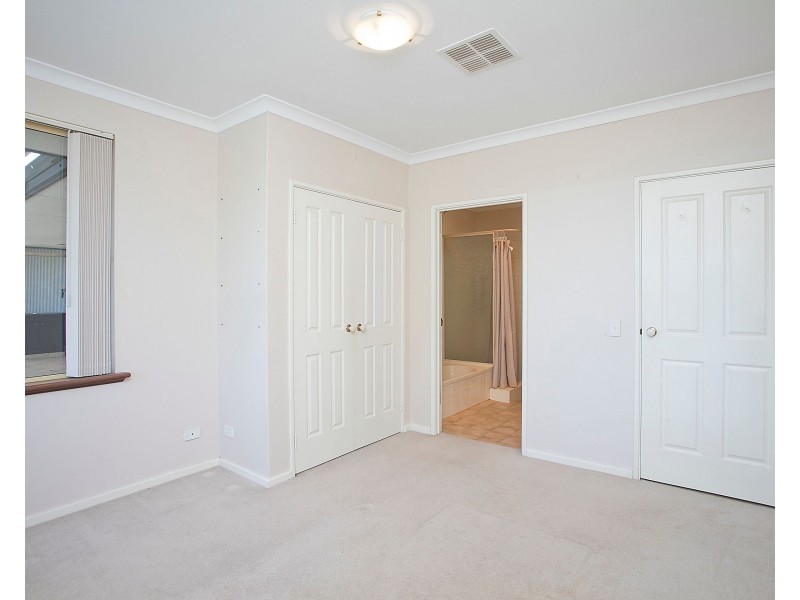 9 Stirling Close, Swan View WA 6056