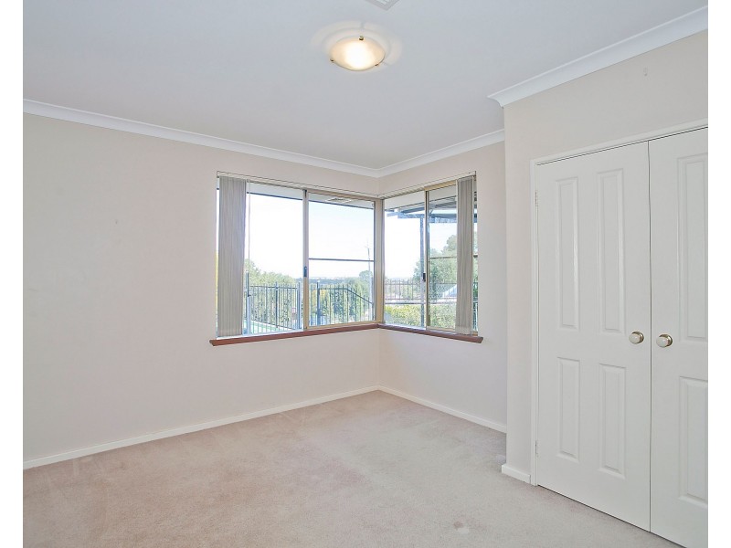 9 Stirling Close, Swan View WA 6056