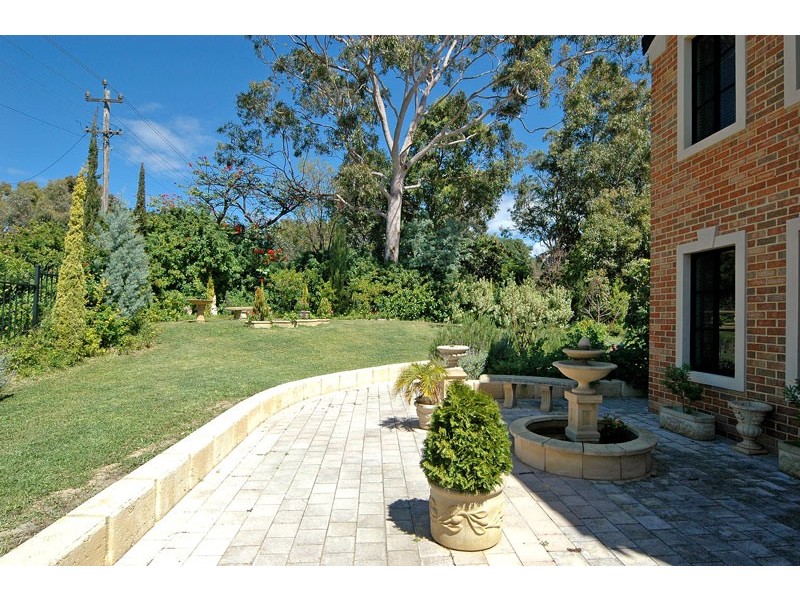 1 Woolowra Road, Greenmount WA 6056