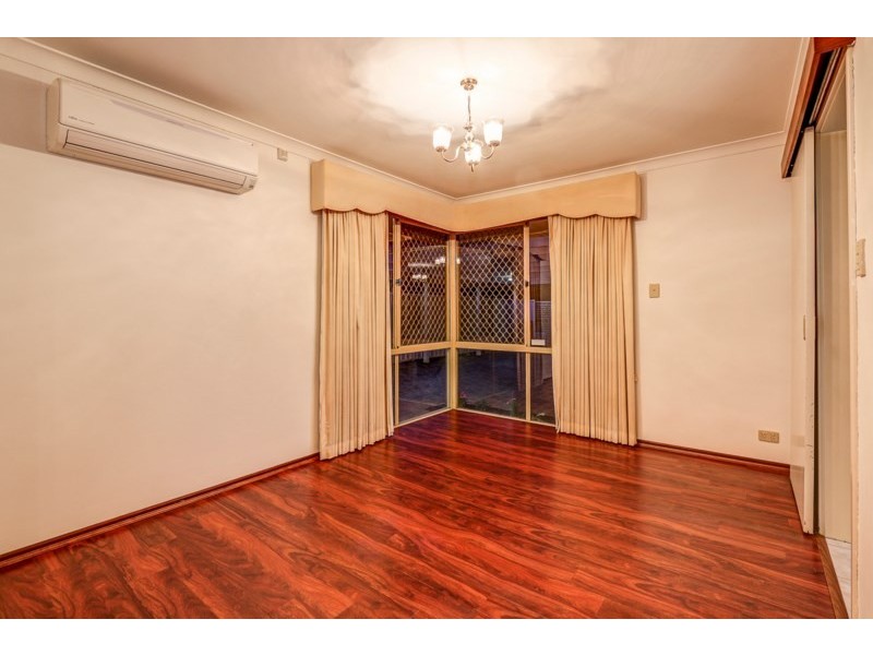 32 Christowe Drive, Swan View WA 6056