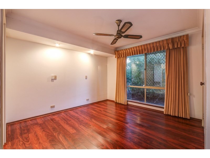 32 Christowe Drive, Swan View WA 6056