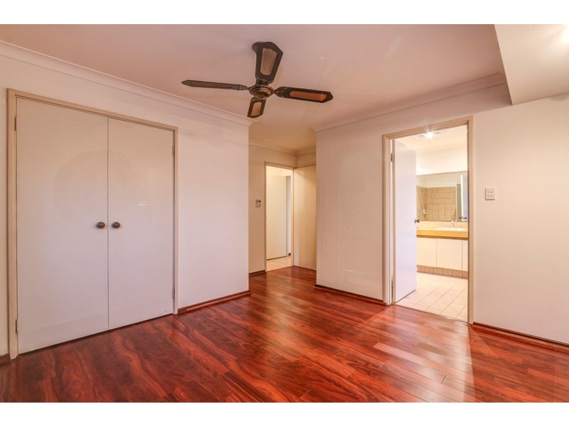 32 Christowe Drive, Swan View WA 6056