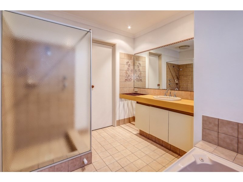 32 Christowe Drive, Swan View WA 6056