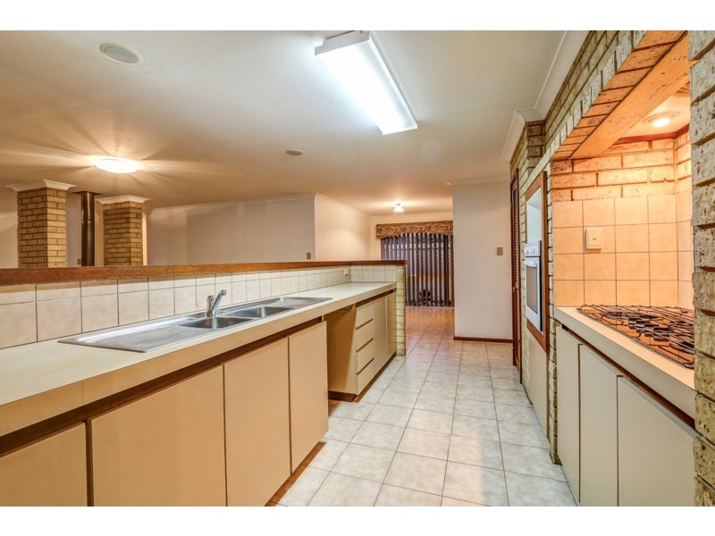 32 Christowe Drive, Swan View WA 6056