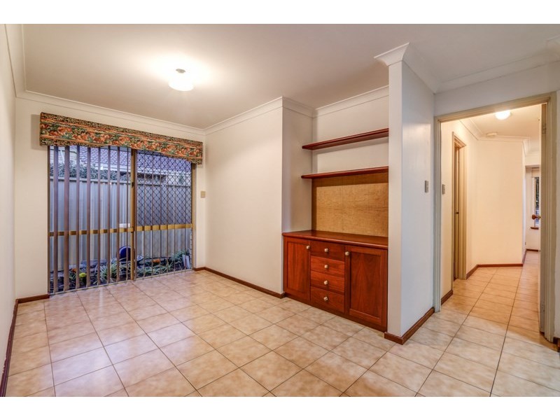 32 Christowe Drive, Swan View WA 6056