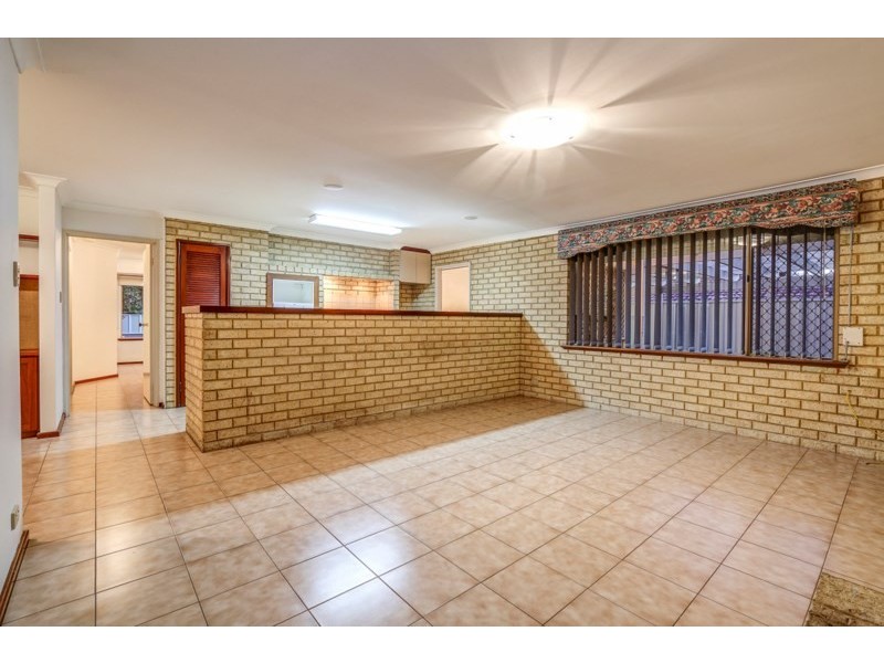 32 Christowe Drive, Swan View WA 6056