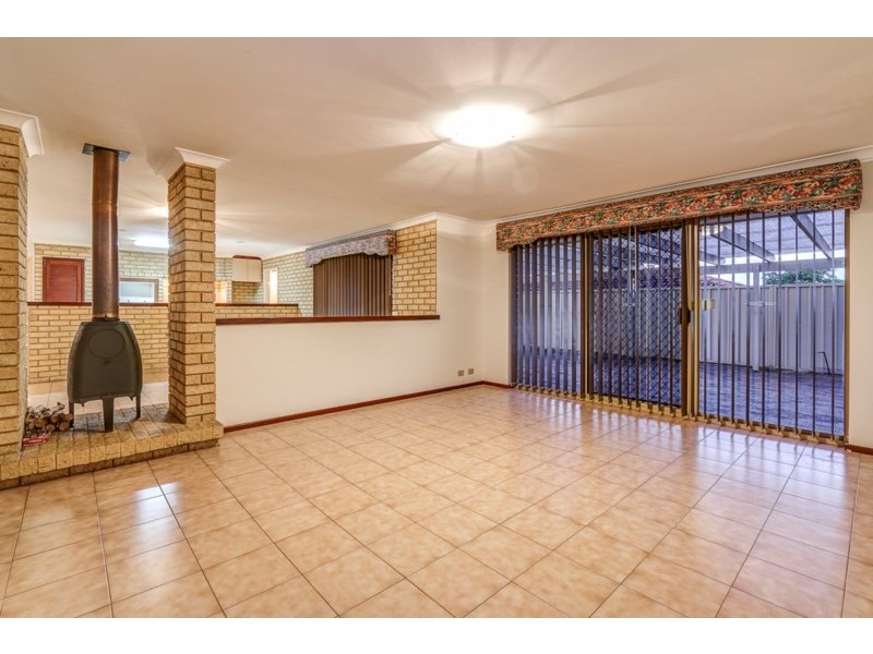 32 Christowe Drive, Swan View WA 6056
