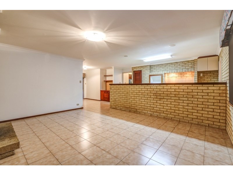 32 Christowe Drive, Swan View WA 6056