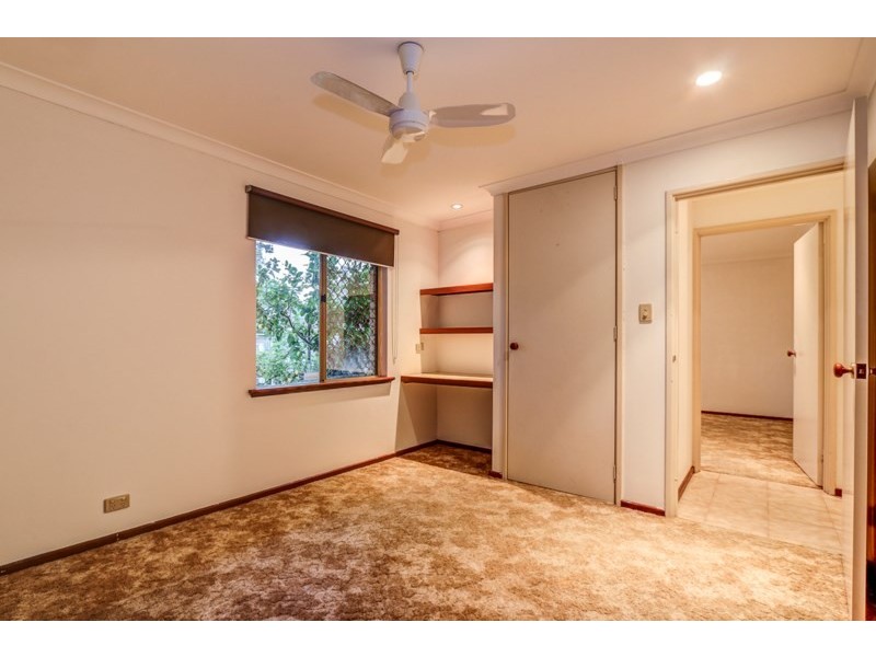 32 Christowe Drive, Swan View WA 6056