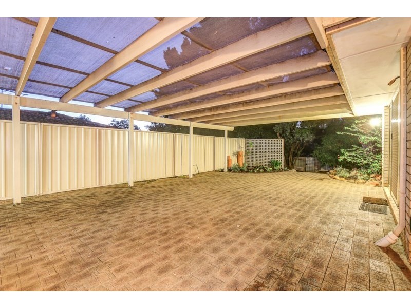 32 Christowe Drive, Swan View WA 6056