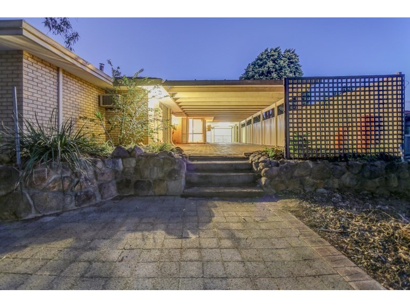 32 Christowe Drive, Swan View WA 6056