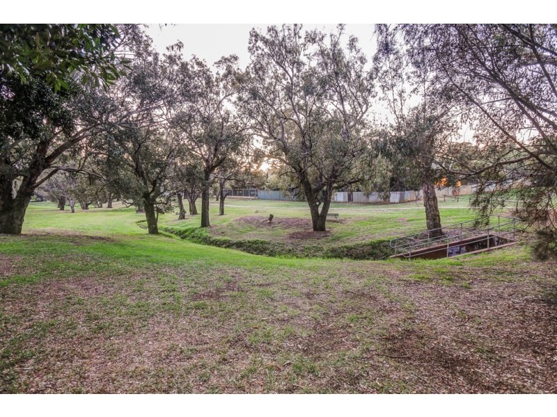 32 Christowe Drive, Swan View WA 6056