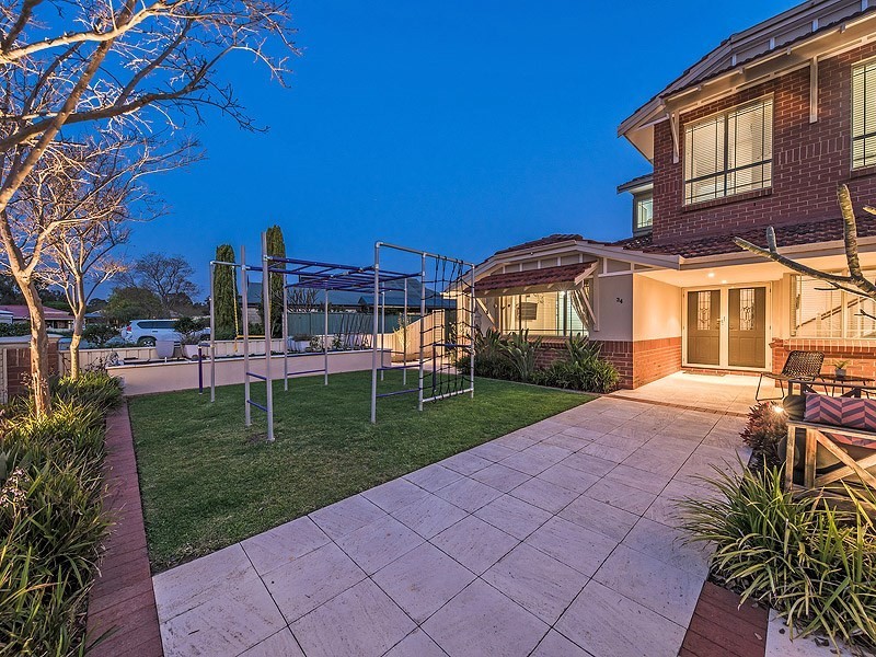 34 River Bank Boulevard, South Guildford WA 6055