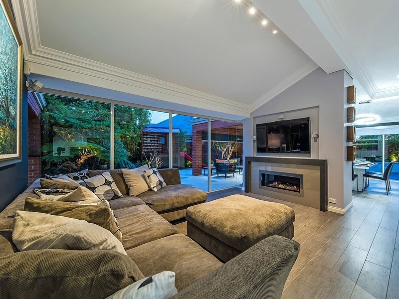 34 River Bank Boulevard, South Guildford WA 6055