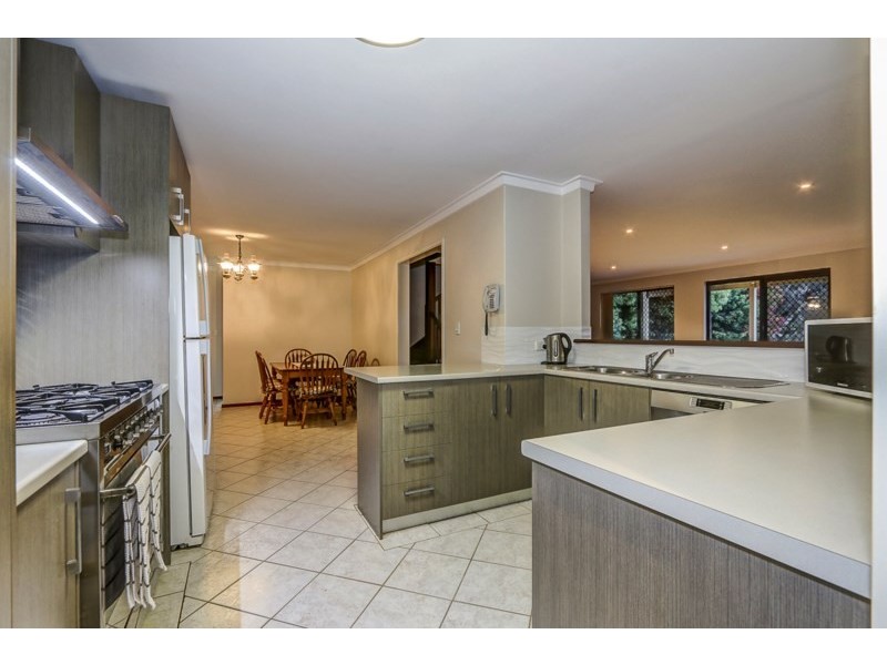 18 Abingdon Road, Swan View WA 6056