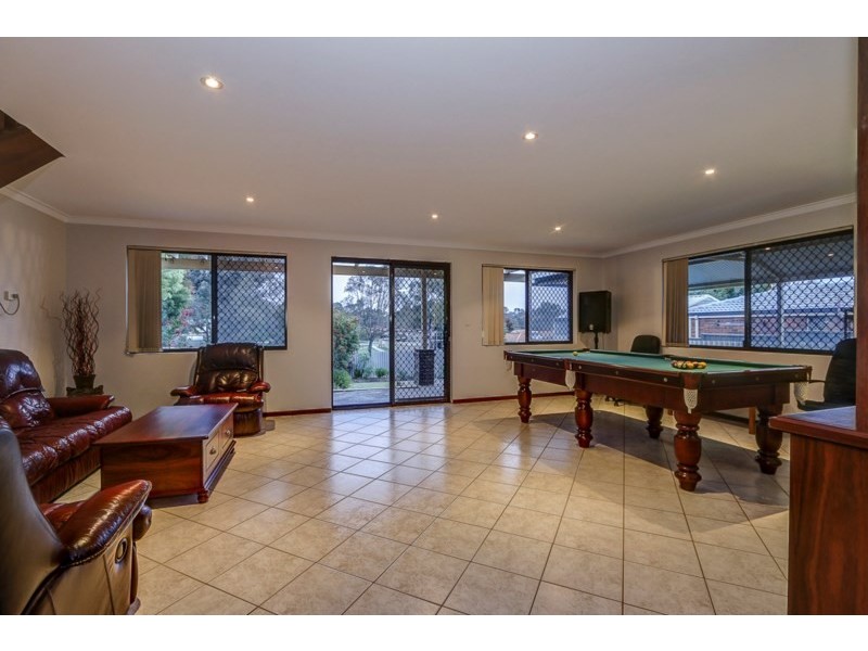 18 Abingdon Road, Swan View WA 6056