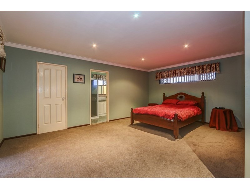 18 Abingdon Road, Swan View WA 6056