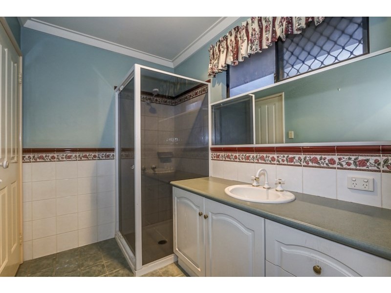 18 Abingdon Road, Swan View WA 6056