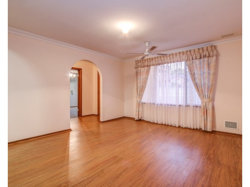 27 Blackadder Road, Swan View WA 6056