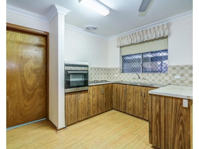 27 Blackadder Road, Swan View WA 6056