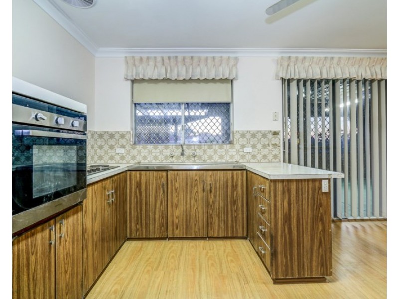 27 Blackadder Road, Swan View WA 6056