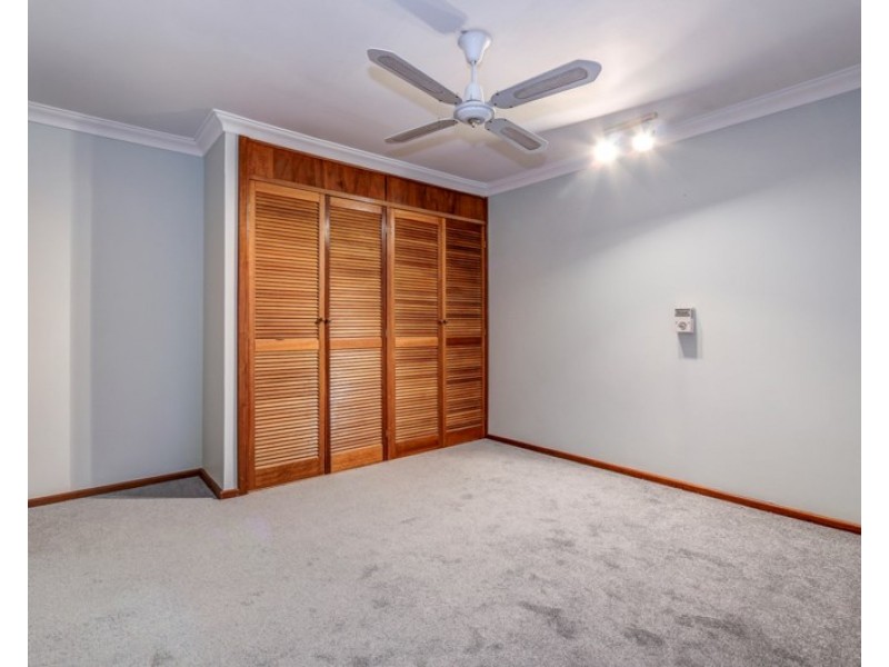 27 Blackadder Road, Swan View WA 6056
