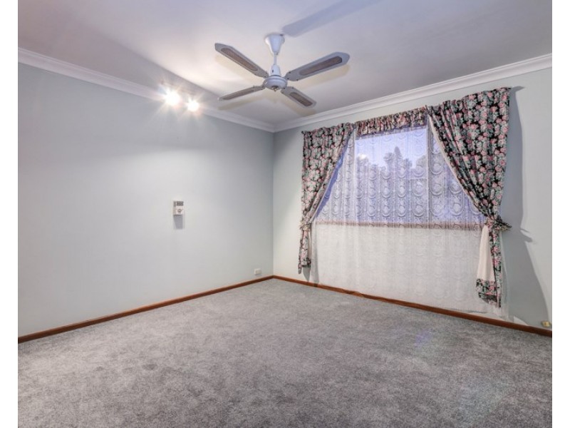 27 Blackadder Road, Swan View WA 6056