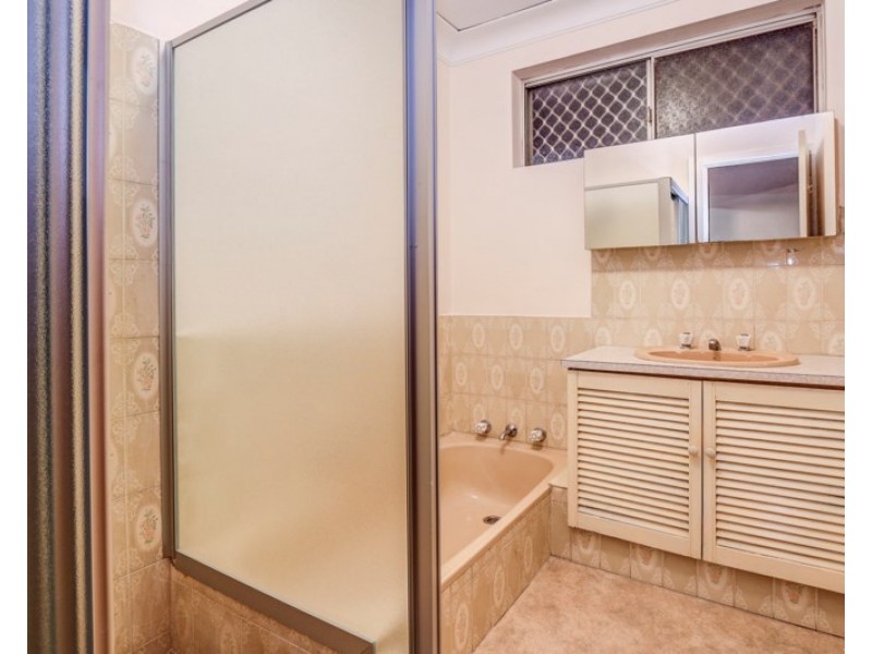 27 Blackadder Road, Swan View WA 6056