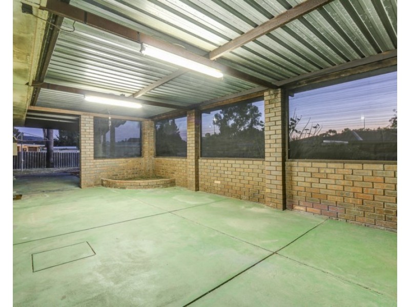 27 Blackadder Road, Swan View WA 6056