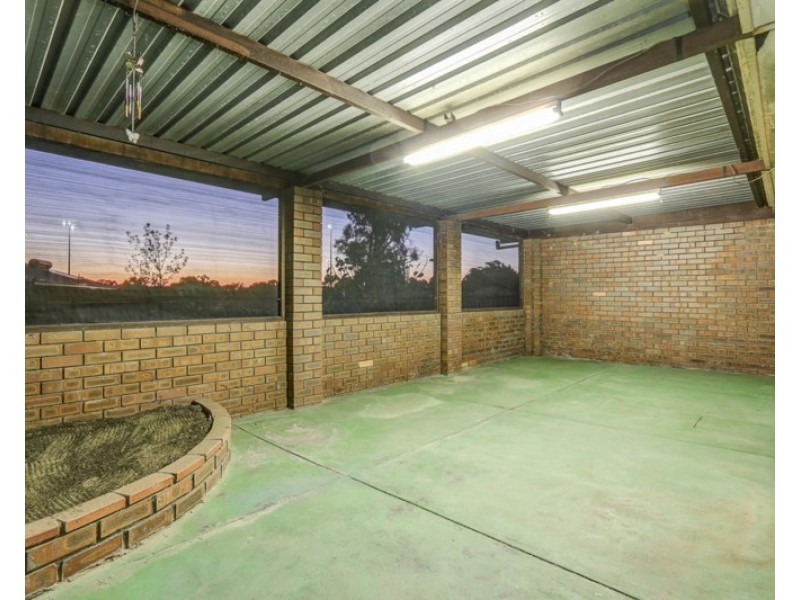 27 Blackadder Road, Swan View WA 6056