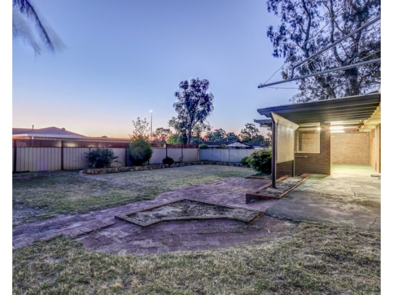 27 Blackadder Road, Swan View WA 6056