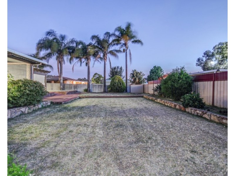 27 Blackadder Road, Swan View WA 6056