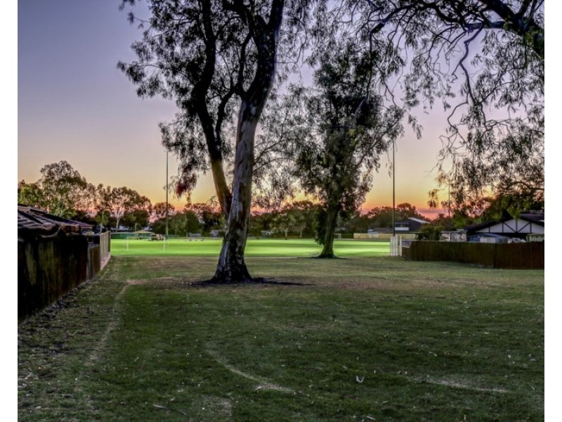 27 Blackadder Road, Swan View WA 6056