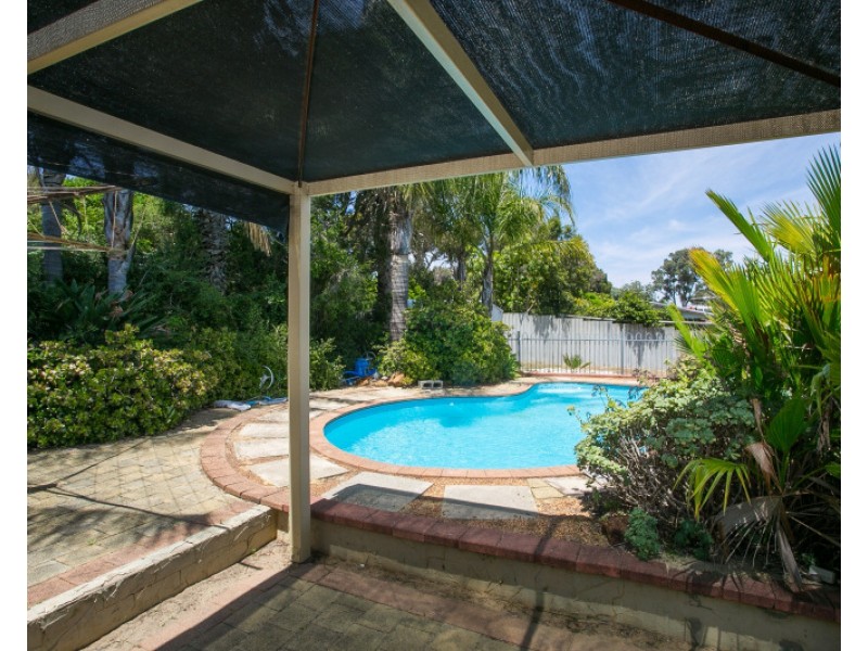 35 Tamarine Way, Swan View WA 6056