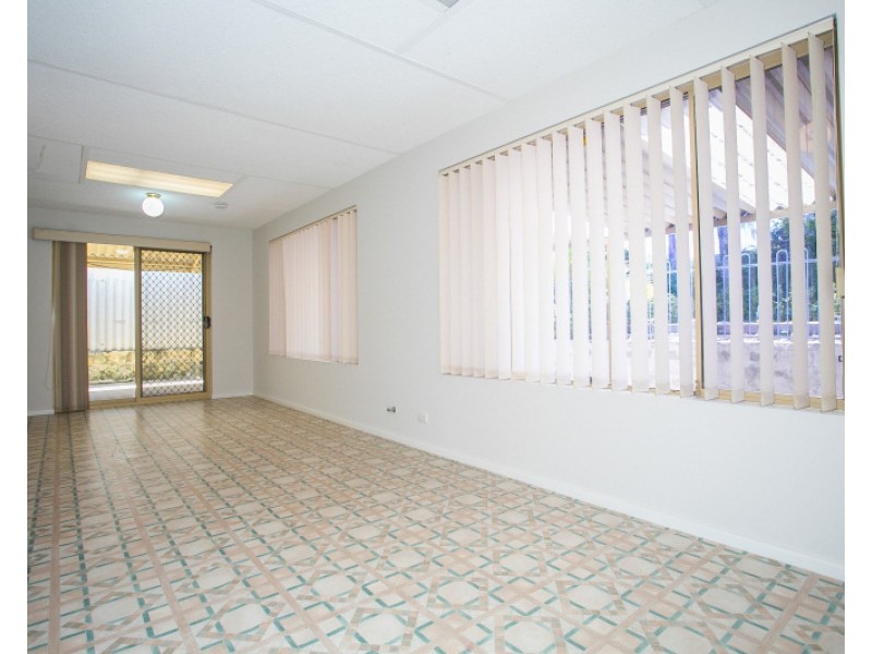 35 Tamarine Way, Swan View WA 6056