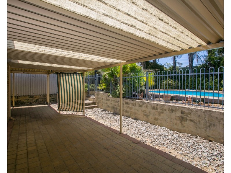 35 Tamarine Way, Swan View WA 6056
