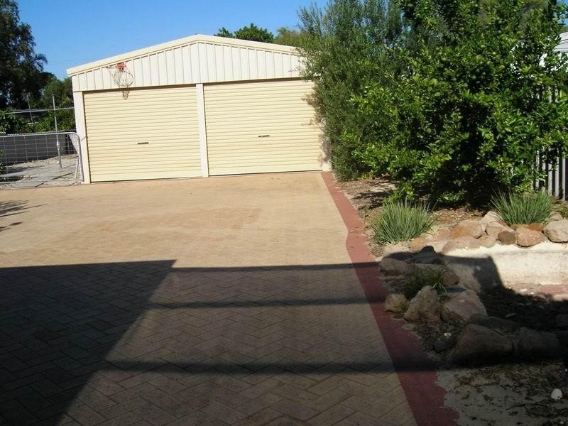 90 Victoria Parade, Midvale WA 6056