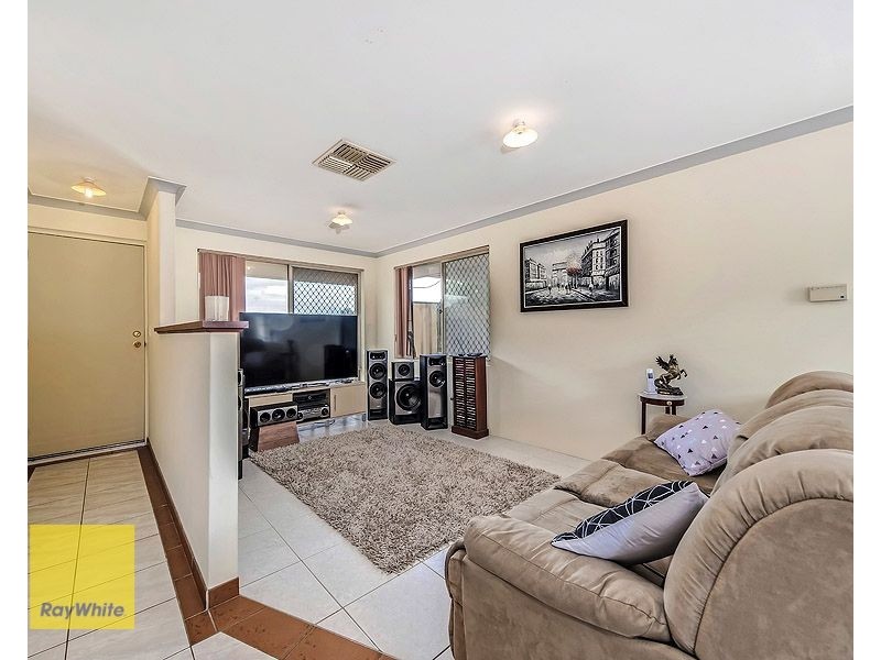 1 Beenan Elbow, South Guildford WA 6055