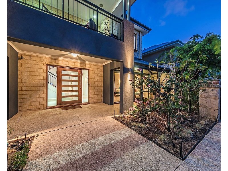 27 The Embankment, South Guildford WA 6055