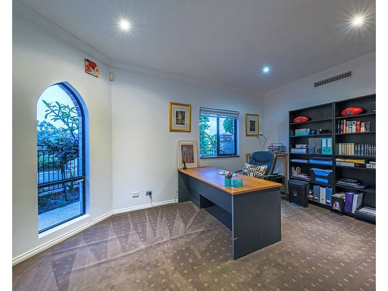 27 The Embankment, South Guildford WA 6055