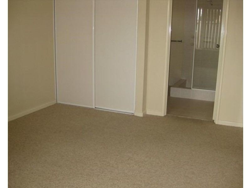 4/12 Mathoura Street, Midland WA 6056
