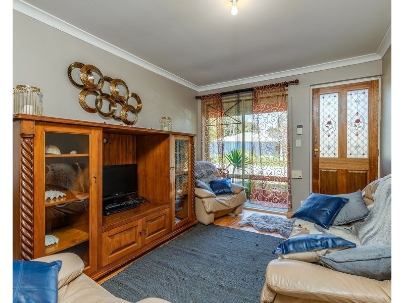 11 Chungking Grove, Stratton WA 6056