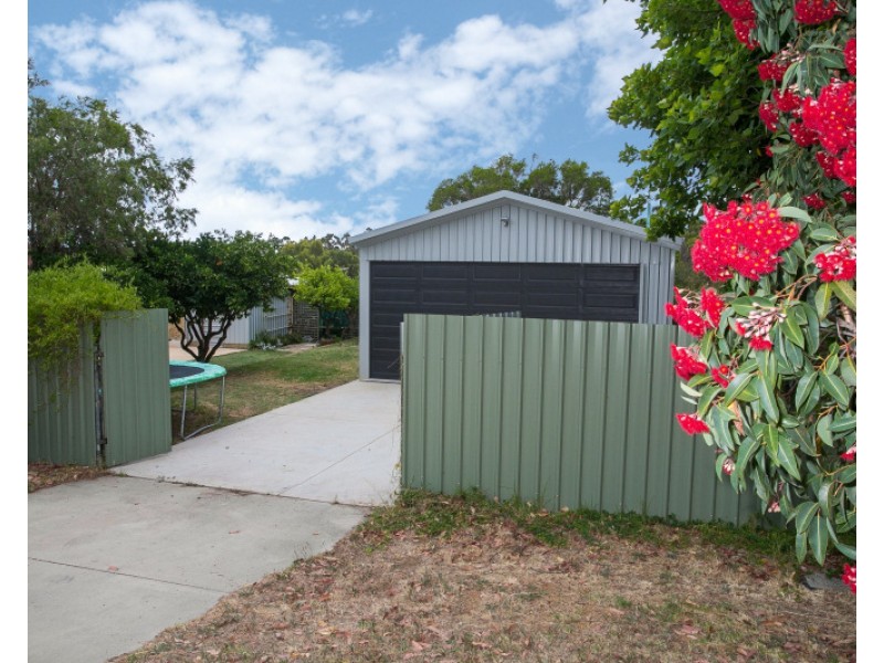 2 Alandale Road, Greenmount WA 6056