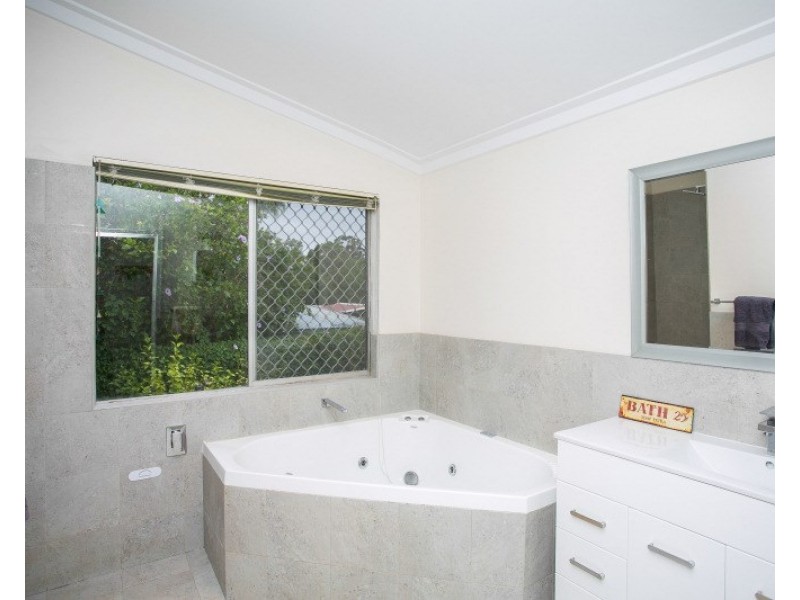 2 Alandale Road, Greenmount WA 6056