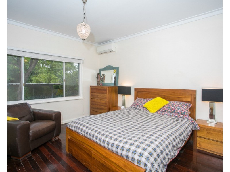 2 Alandale Road, Greenmount WA 6056